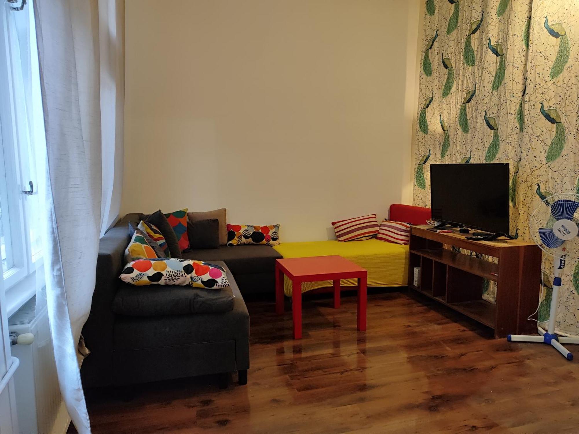 Charmhub Budapest: Your Stylish Sanctuary In The Heart Of The Penzion *